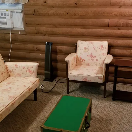 LOG Cabin, 5 miles from town, but very country setting