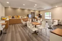 Microtel Inn & Suites by Wyndham Ladysmith Oyster Bay - breakfast