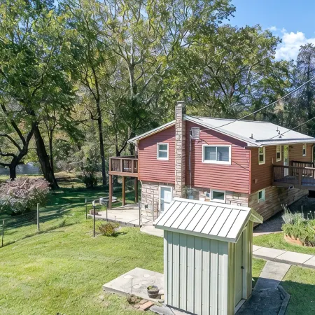 Comfy Creekside Getaway in Eagle Rock, VA on Craig Creek, near the James River