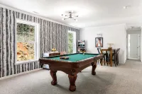 3 minutes to Pisgah Forest Entrance! - Game room - Fire pit - Wifi