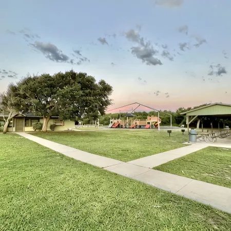 Cozy Crab House, Beachside, Walk to Beach & River, Coffee Bar & Fire Pit