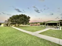 Cozy Crab House, Beachside, Walk to Beach & River, Coffee Bar & Fire Pit - 2-Star