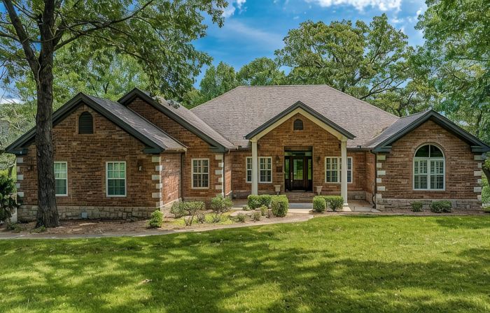 5-Bedrooms on the water! 2 Kitchens, Hot Tub, and Theatre!