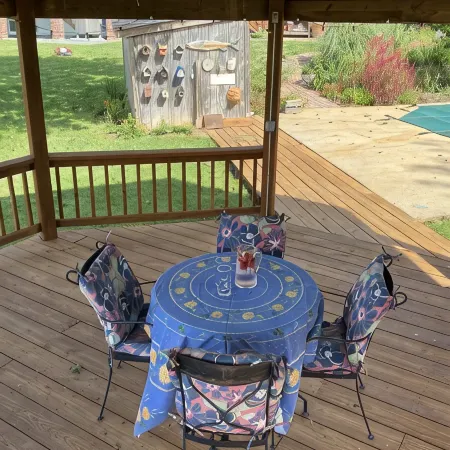 Relaxing, peaceful house in Calvert County, Md close to beach towns and DC.