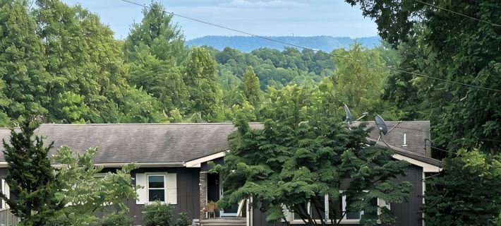 Newly remodeled apartment in a serene setting! Hotels in Plateau