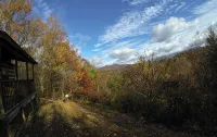 McKenzie Cabin: A Cozy Romantic Retreat with Mountain Views and Hot Tub - 4つ星