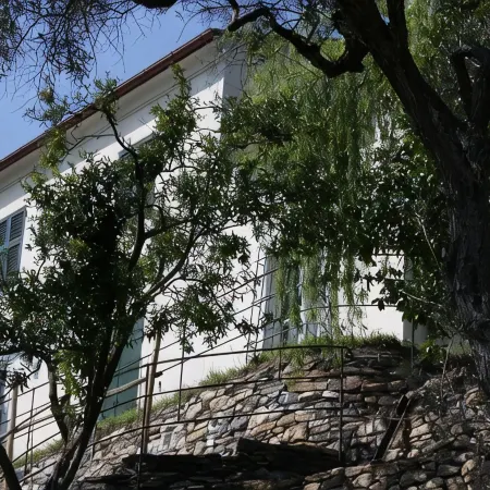Lovingly Restored Country Farm House in Olive Grove 10 minutes from sea