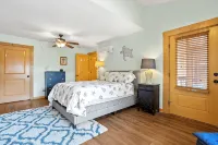 Pool, Boat Ramp, Games, Pass Christian Waterfront Sleeps 18 Guests 6 Bedrooms - Wifi