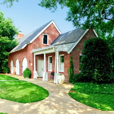Historic Carriage House at the Church Point Manor