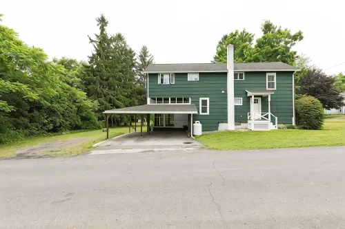 Spacious 5-bedroom house, WiFi, AC, 1 block from Lake & Main St. - 4-stjärniga