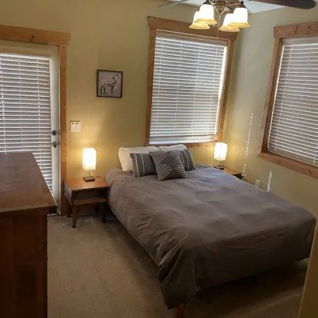 Buffalo Valley - Spacious Condo w/ 1 king bed and 2 queen beds