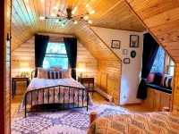 Private Lake Resort: Large Yard, Sandy Beach, Pontoon, Fire Pit, Home Theater - Chalets
