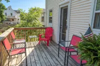 Unit 1: Beautiful townhouse near to Petoskey shopping, restaurants and trails. - Homestays