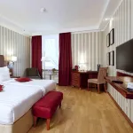 Palace Bridge Hotel - 바