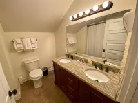 Twin Lakes Creamery, Grill & Inn - Inns