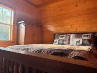 House/Boat house on the river!  Boat lift and boat ramp, sun deck, ice machine - Homestays