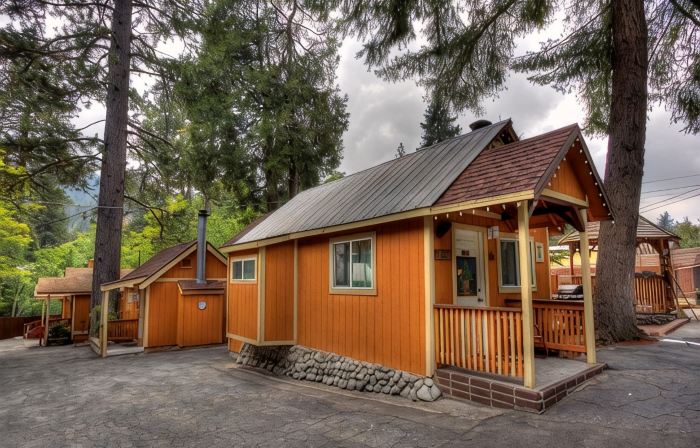Sleepy Hollow Cabins & Hotel