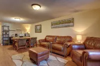 Cozy King Suite + Downtown Rapid City + Fireplace + Private Entrance - Apartments