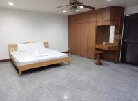 Chokchai Mansion Bang Bua Thong Hotels in Sai Noi