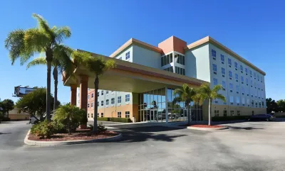 Allure Suites of Fort Myers Hotel dekat Fort Myers