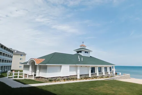 Breakers Resort - Lakeside Hotels in Sankt Ignace
