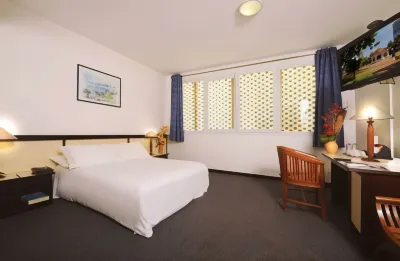 Hotel le Paris Hotels near Kuendu Beach