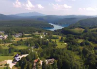 Yeti Cabin Hotels in Poljanak