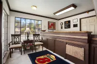 Super 8 by Wyndham Santa Clarita/Valencia