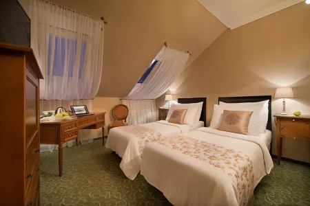 Angelis Отели рядом с достопримечательностью «Зеркальный лабиринт»