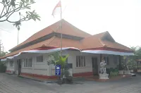 Dewi Sinta Hotel and Restaurant Отели в г. Танах Лот