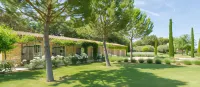 Domaine les Roullets Hotels in Oppede