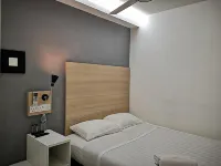 Dragon Door Hotel Các khách sạn gần Lumut Yacht Club