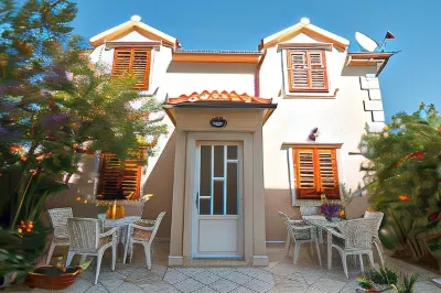 Apartments Longo فنادق في Supetar