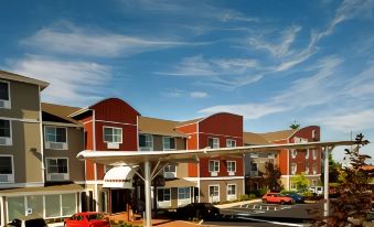 Best Western Plus Navigator Inn  Suites