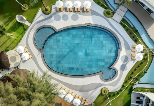 아모라 비치 리조트의 아름다운 수영장