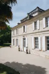 Le Château Réal Hôtels à : Civrac-en-Médoc