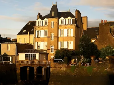 Le Clos du Pontic Logis et Cit'Hotel Hotels in Sizun