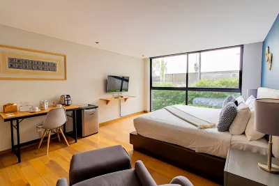 Capitalia-Luxury Apartments -Temístocles
