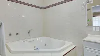 Breakout Motor Inn Hotels in Cowra
