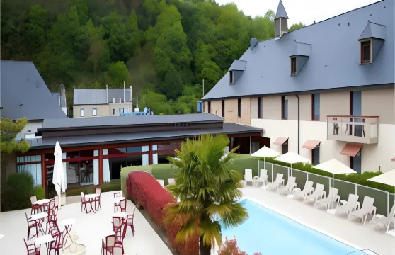 迪南基爾祖爾港口美居酒店