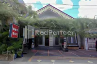 Just 11 Boutique Syariah Mitra RedDoorz Near Ugm Yogyakarta Hotels in Ngaglik
