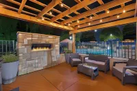 Super 8 by Wyndham Pigeon Forge Dollywood Lane