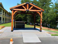 Super 8 by Wyndham Farmville - parking