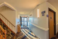 Coratel Inn & Suites by Jasper Hastings - parking