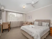 Cotswold Gardens Hotels in Armidale