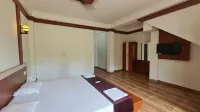 Hotel Exotica Squares