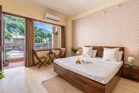 Homlee-Jumbo 1BHK-2AC-Kitchen-Lift-Parking-Tapovan Отели рядом с достопримечательностью «Triveni Ghat»