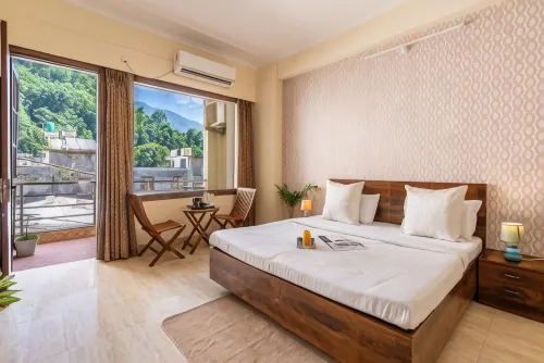 Homlee-Jumbo 1BHK-2AC-Kitchen-Lift-Parking-Tapovan