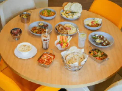 บลูม โฮเทล คัทรา โรงแรมในกัตรัช