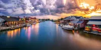 Shem Creek Corner, one block from Historic Shem Creek waterway, beaches close